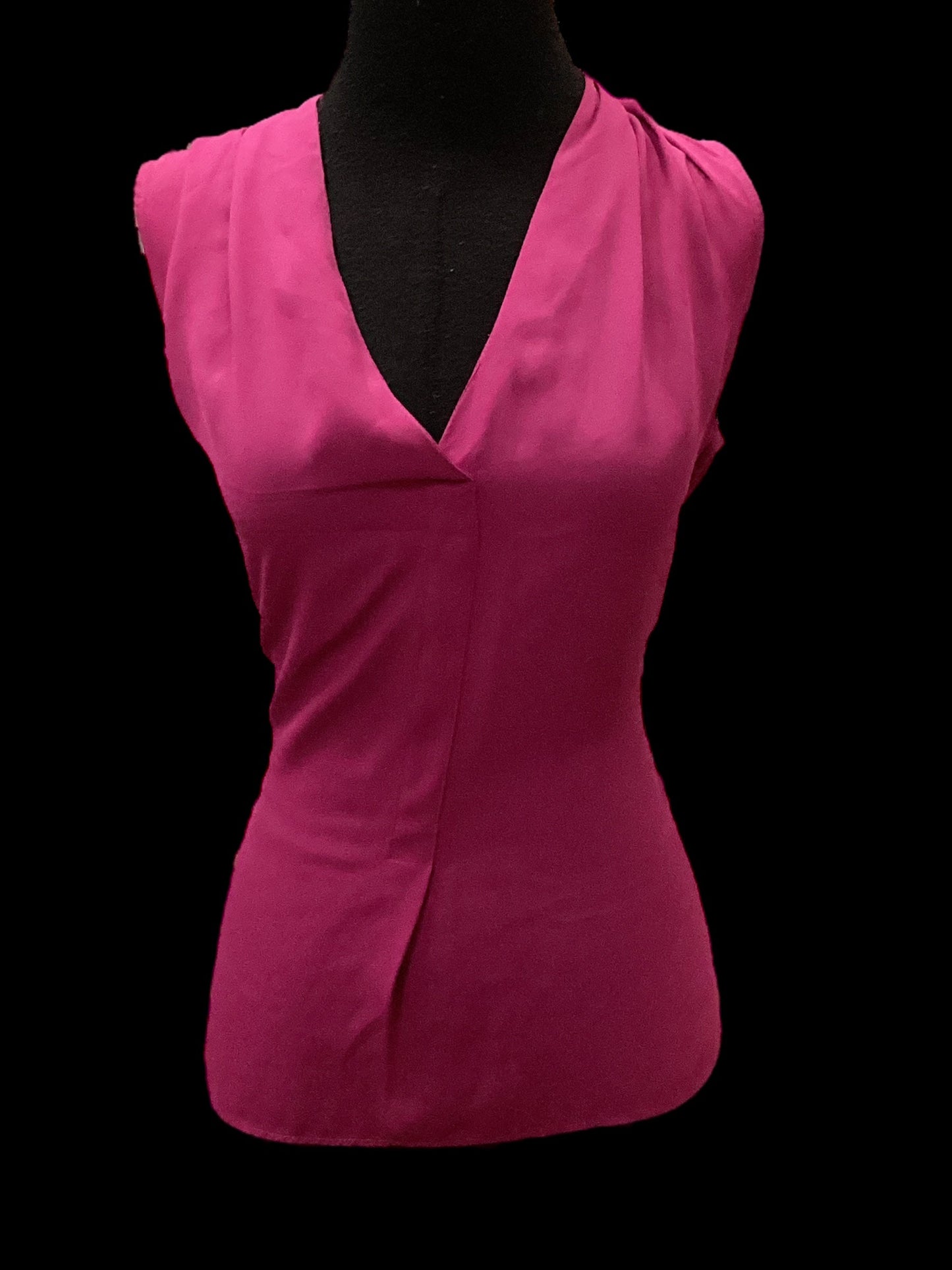 Top Sleeveless By Rose And Olive Size: M