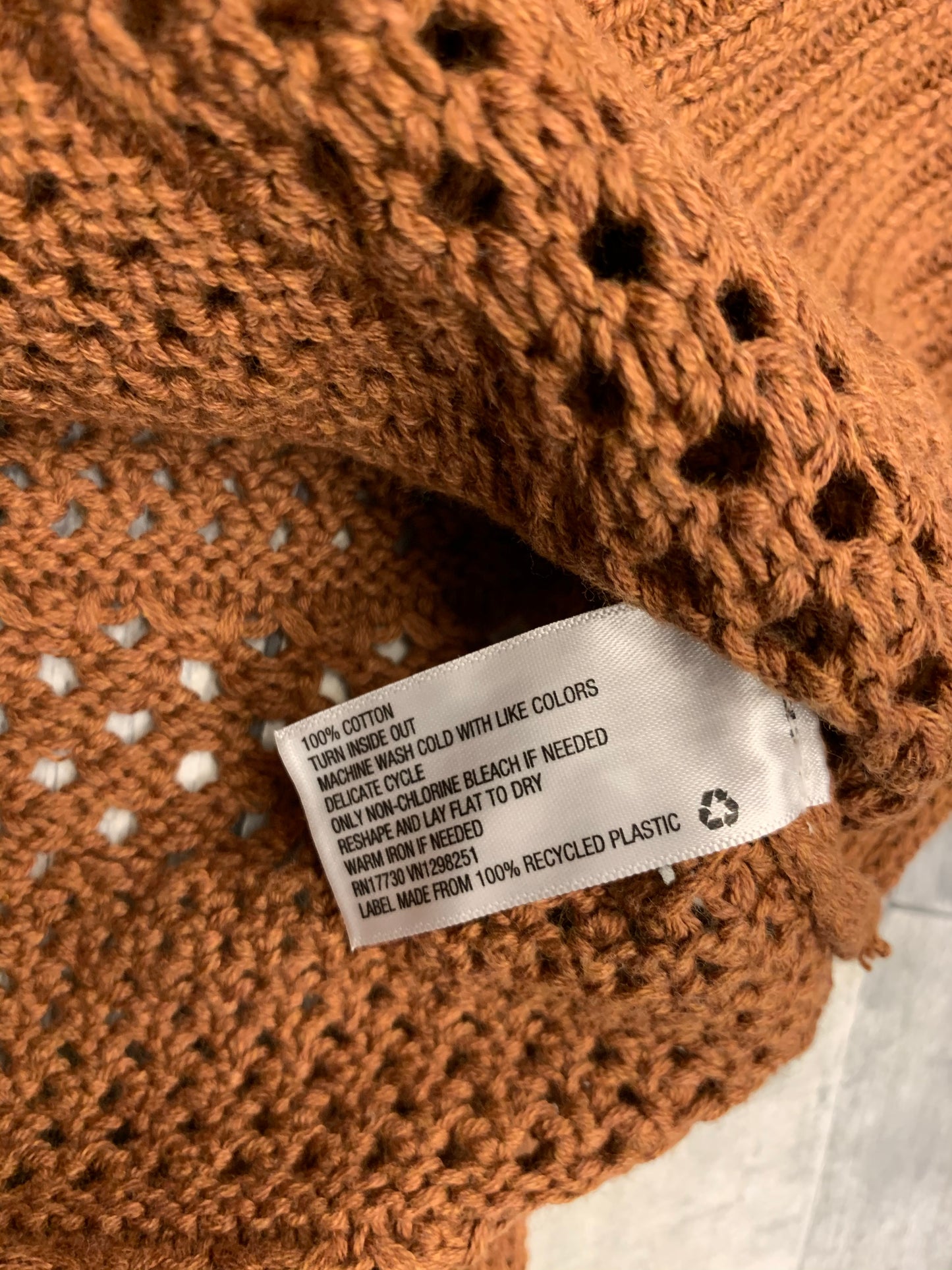 New! Universal Thread | size small