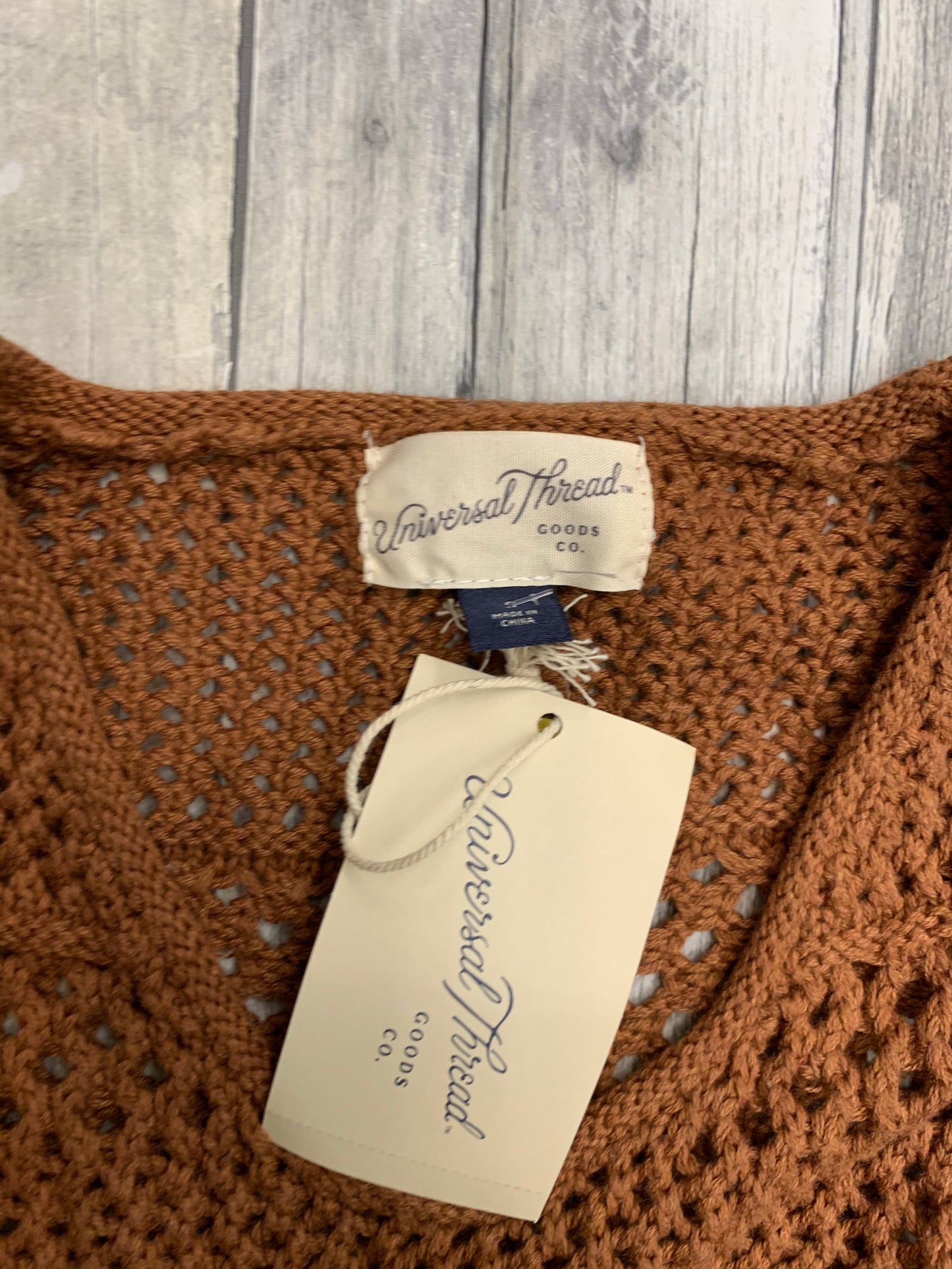 New! Universal Thread | size small