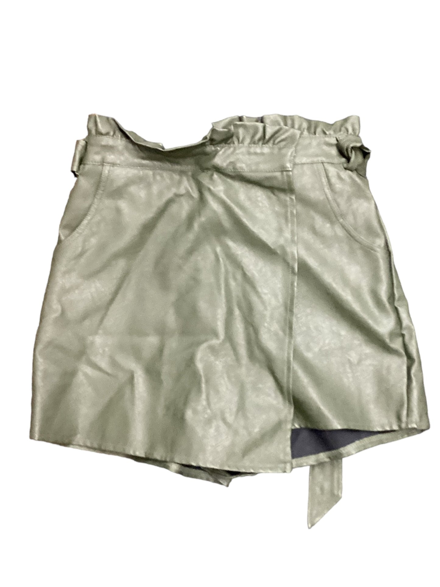 Shorts  In Green, Size: M